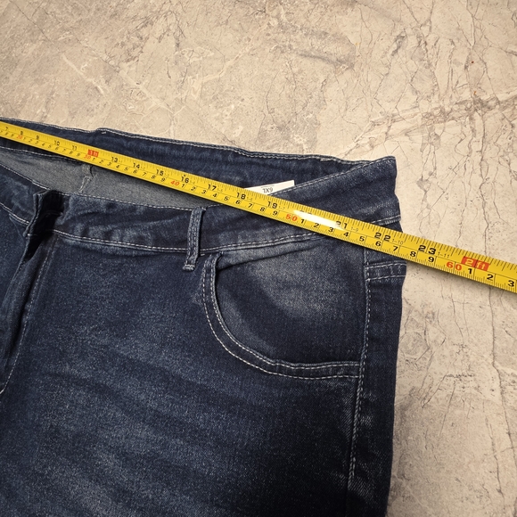 Womens High Rise Plus Size Embroidered Denim Shorts Size 6X New - Picture 10 of 10